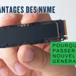 Main tenant un SSD NVMe M.2 avec le texte « Les avantages des NVMe : pourquoi passer à la nouvelle génération
