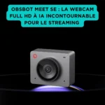 Webcam OBSBOT Meet SE carrée grise à intelligence artificielle, posée sur socle avec éclairage néon bleu, fond noir et encart turquoise valorisant son usage streaming Full HD.