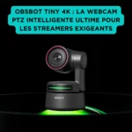 Webcam OBSBOT Tiny 4K noire à tête motorisée PTZ, posée sur socle et mise en lumière verte, fond noir avec encart turquoise vantant son intelligence artificielle pour les streamers exigeants.