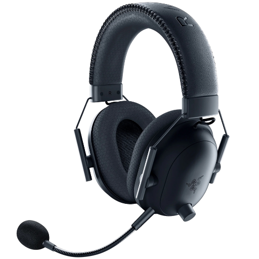 Casque-micro gaming sans fil Razer BlackShark V2 Pro noir, avec micro amovible, posé sur socle au centre d’une scène enfumée, encart turquoise mettant en avant son immersion sonore pour le streaming.